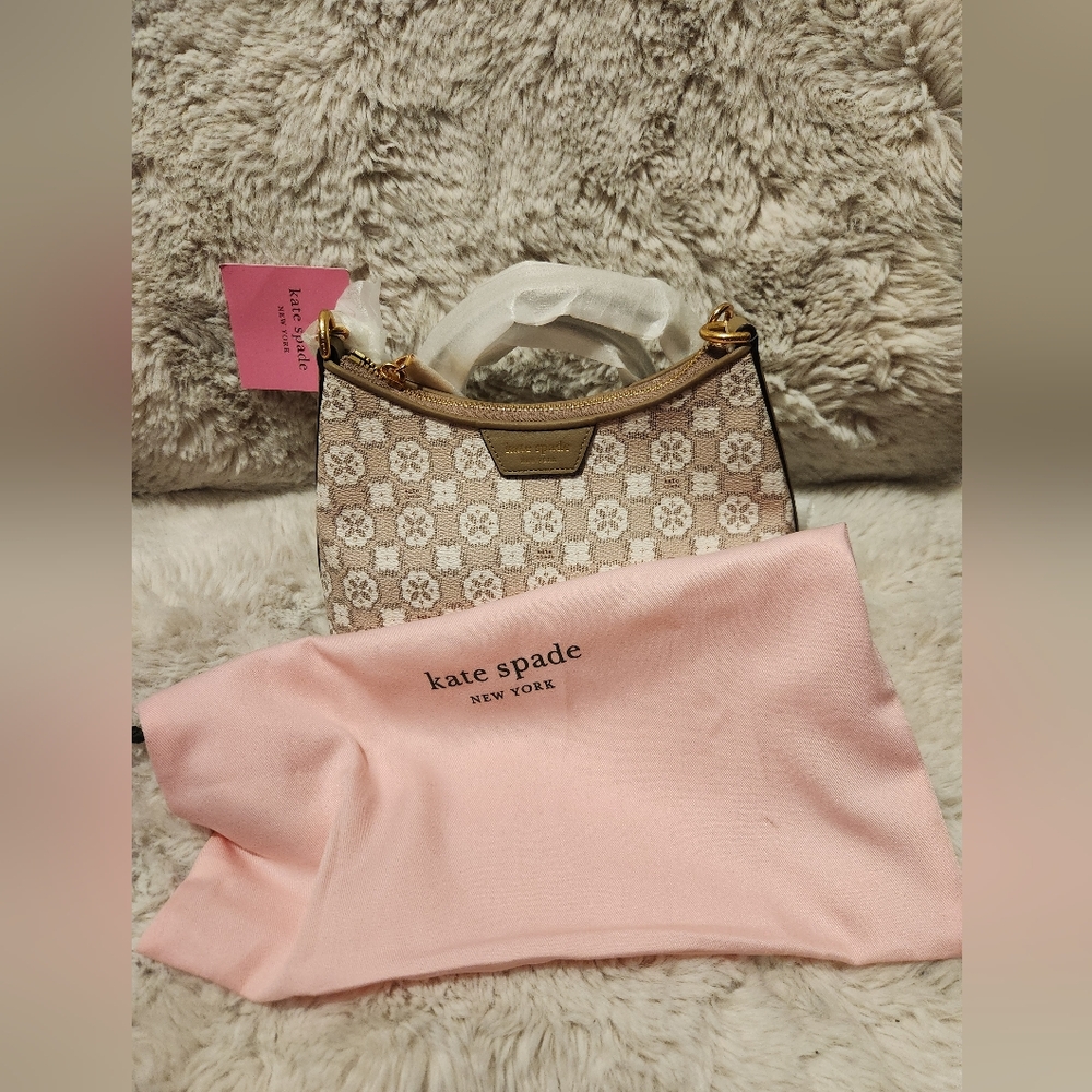 Kate Spade Flower Monogram - Picture 5 of 5